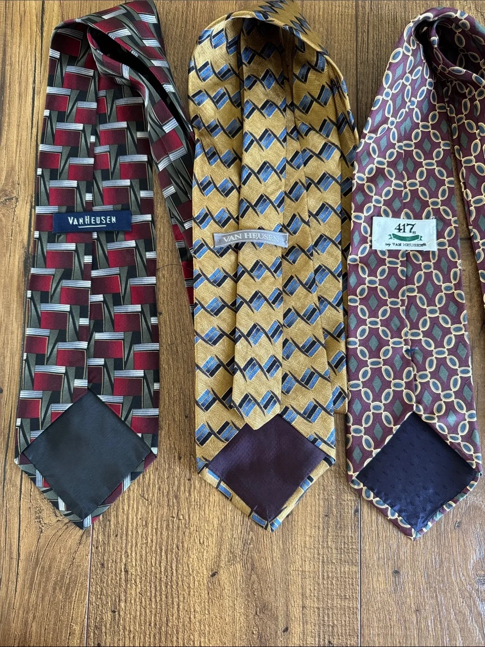Bundle of Van Heusen men’s ties